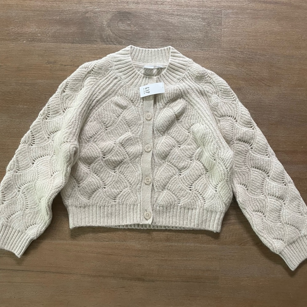 Girl’s Gap cream sweater, size medium